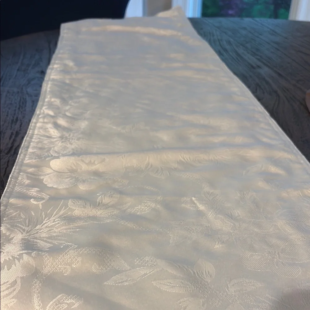 Elegant Cream Table Runner NWOT